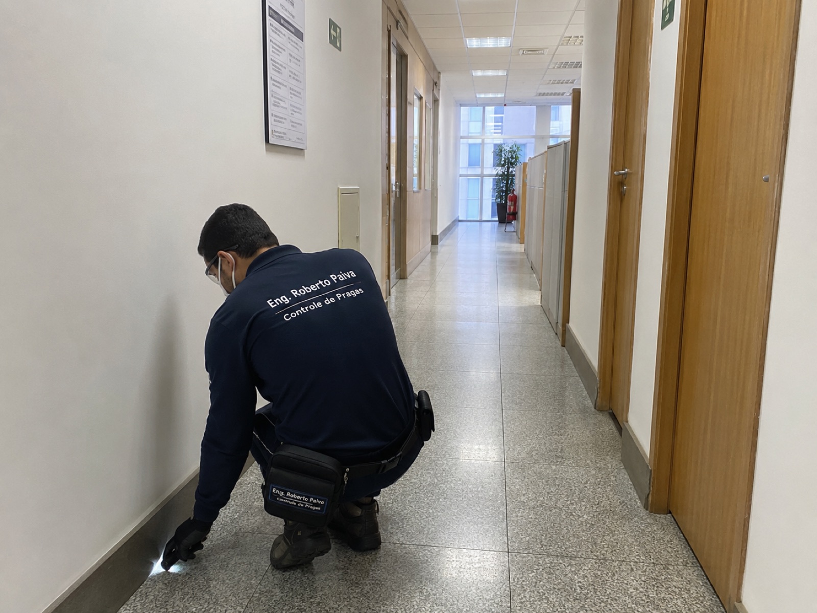 Ambiente corporativo preparado para receber avaliação de controle de pragas
