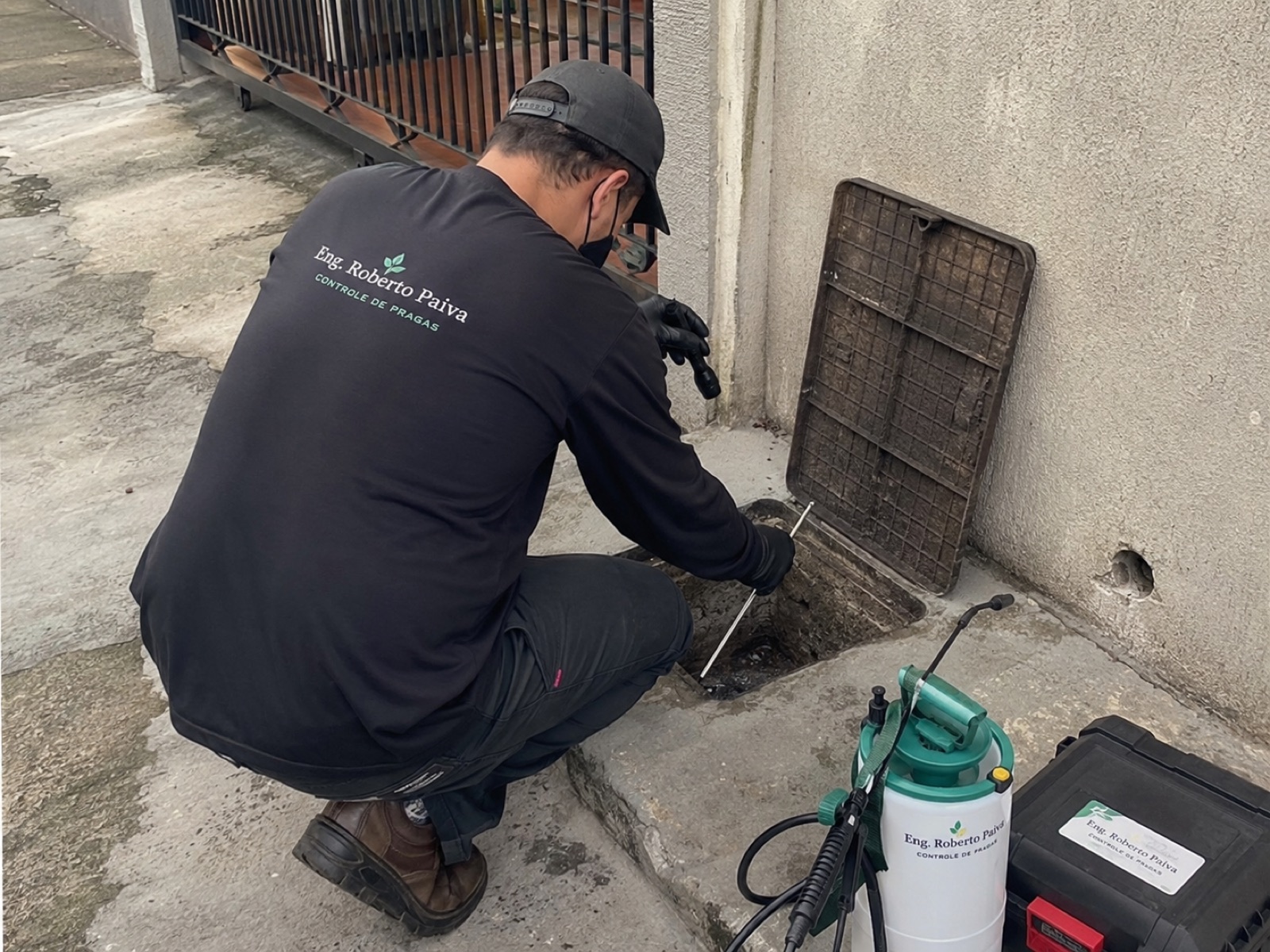 Inspeção técnica em ponto de acesso externo durante atendimento